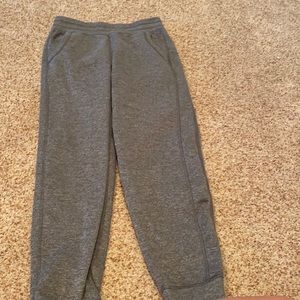 Gray sweat pants with pockets